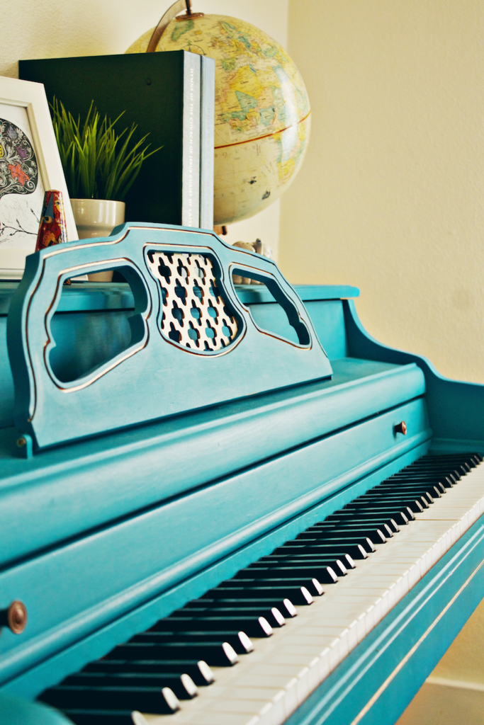  photo blue piano 04.png