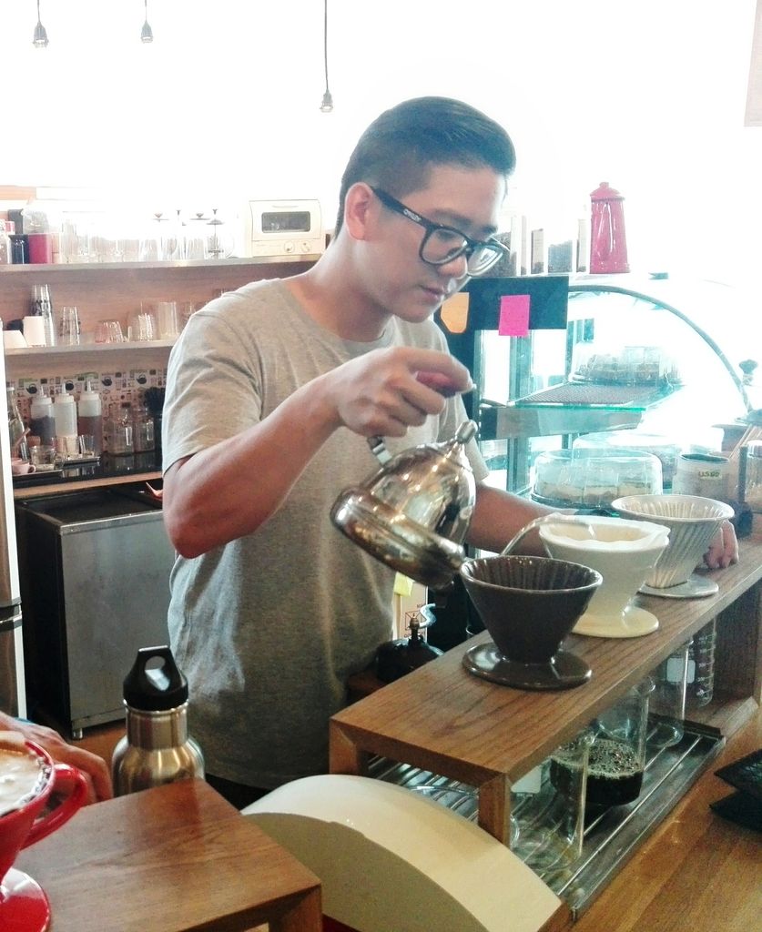  photo barista at work.jpg