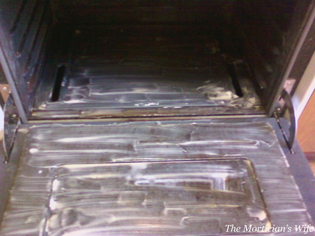 How to clean your oven without chemicals!