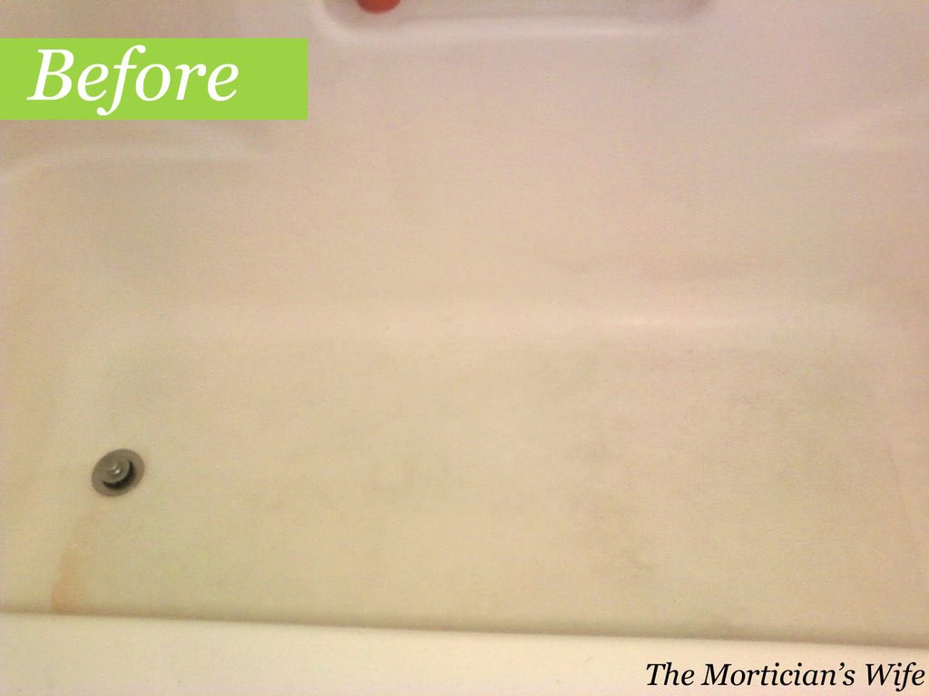 How to clean a bathroom and tub